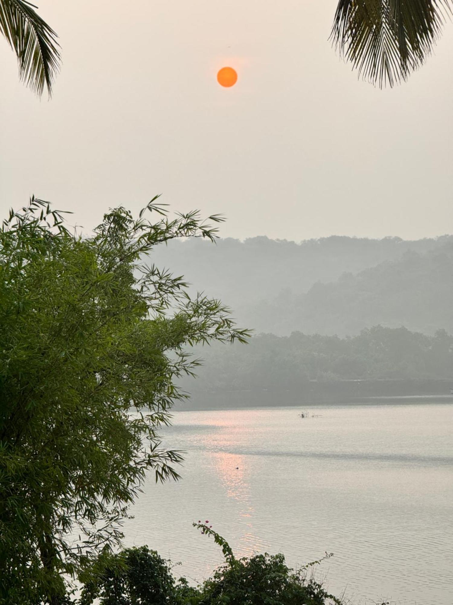 ホテル The Mangrove Achra エクステリア 写真